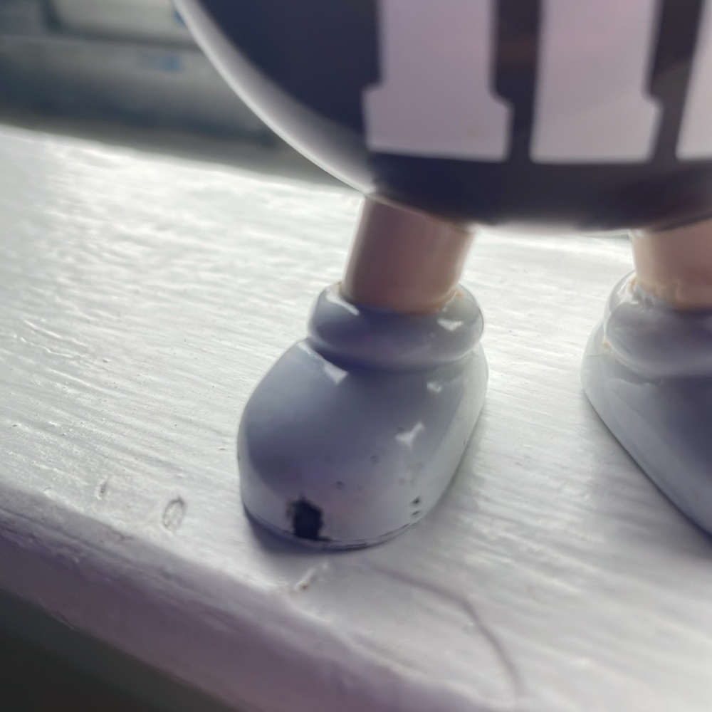 M&M'S Brown Character with White Gloves 1991 - Picture 3 of 5